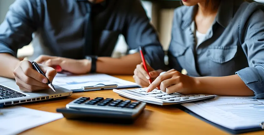 Folosește o aplicație de calculator de profit Amazon pentru a afla dacă ești pe calea cea bună din punct de vedere financiar.